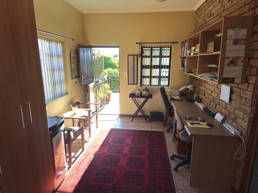 5 Bedroom Property for Sale in Stilbaai Wes Western Cape